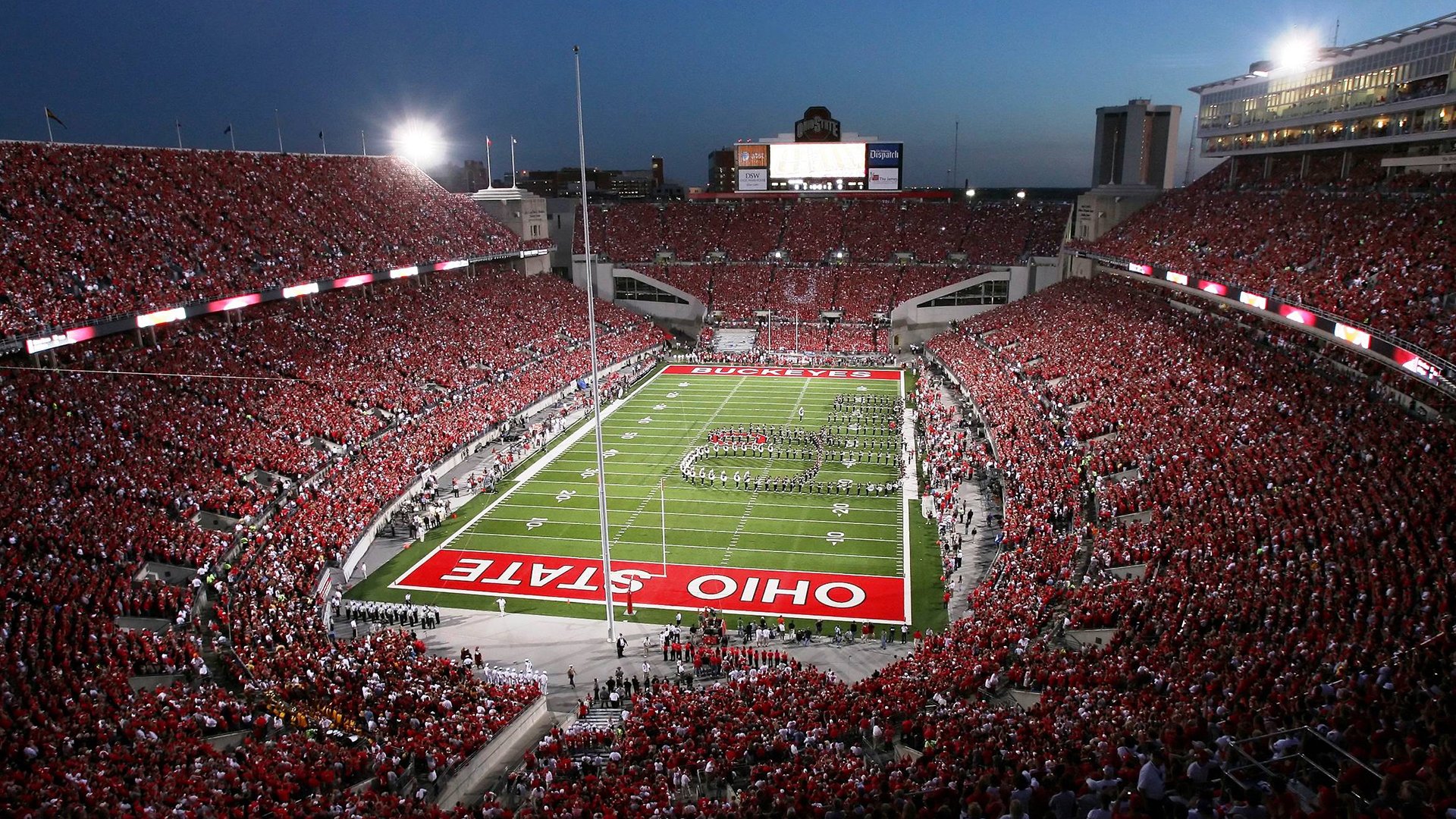 IM体育-双星闪耀，钢铁与电流的传奇一夜